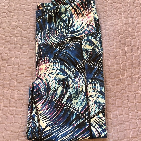 FIVE Pairs of Women's Small Leggings - Patterns along with Blue, Magents - Picture 4 of 6